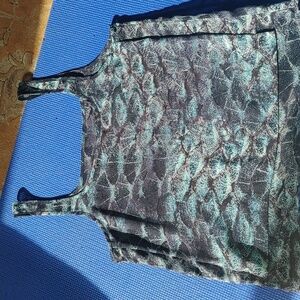 Reitmans XS Blouse Camisole. Scale Pattern Tank Blue
